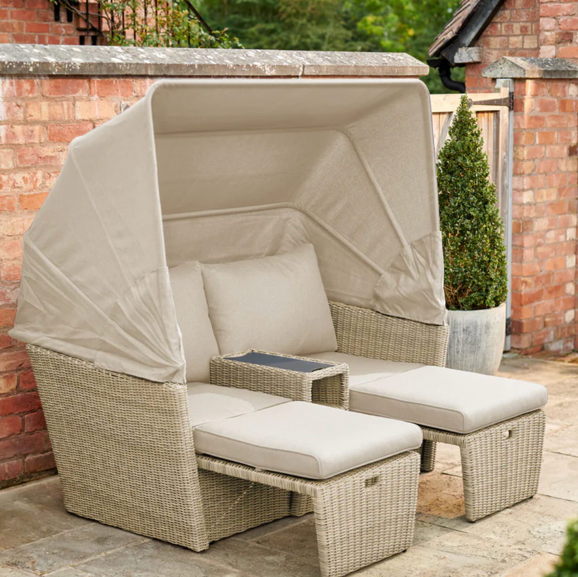 Palma Daybed - Oyster Cushions
