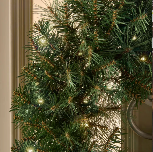AVONDALE 26" Pre-Lit Christmas Wreath – 100 Warm White LEDs