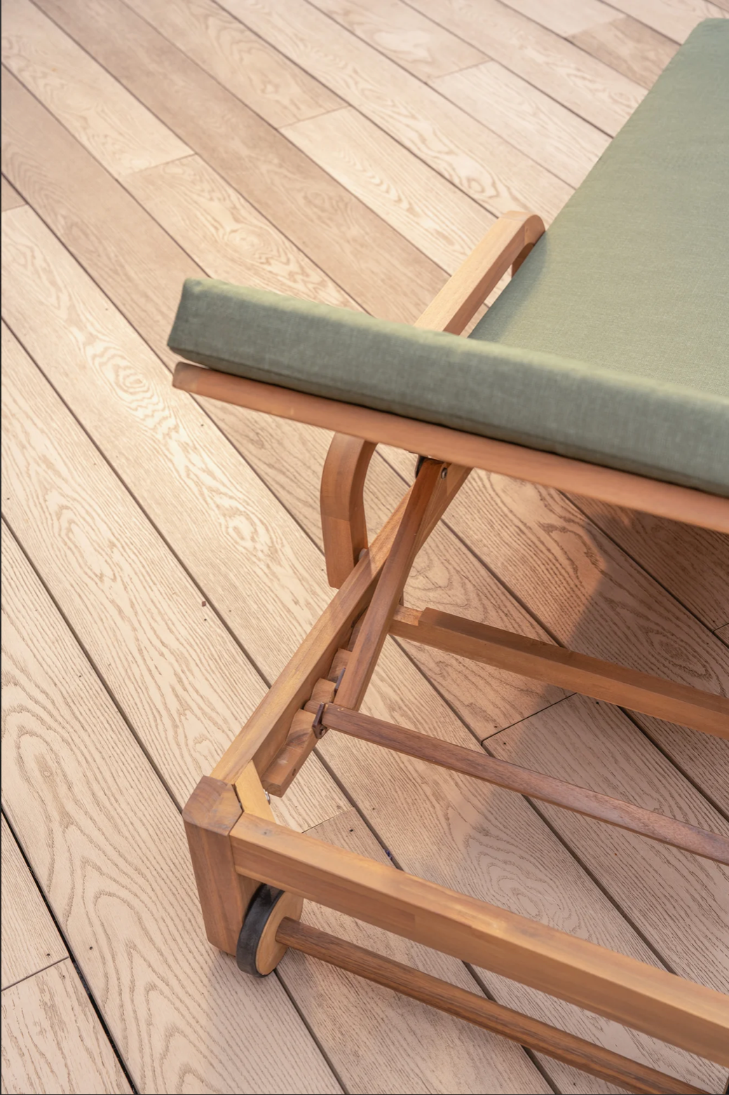 MEADOW Sun Lounger & Sidetable| Wooden Garden Reclining Lounger with Cushions